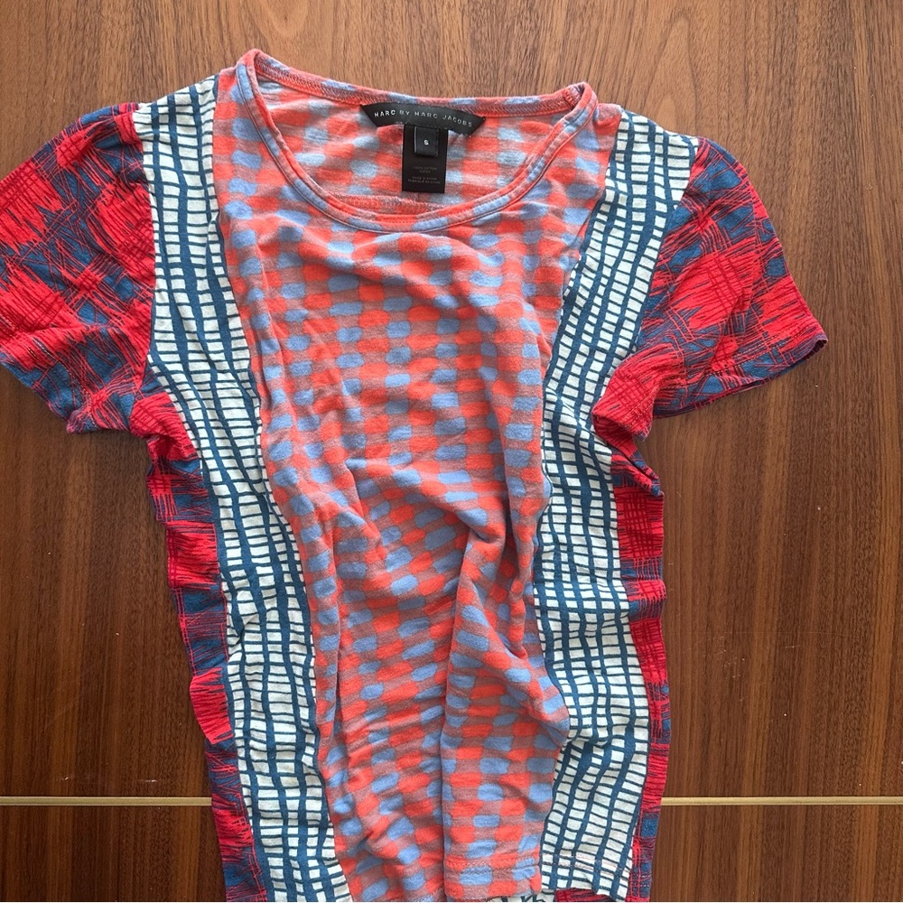 Marc by Marc Jacobs Coral and Blue Short Sleeve Patterned Tee